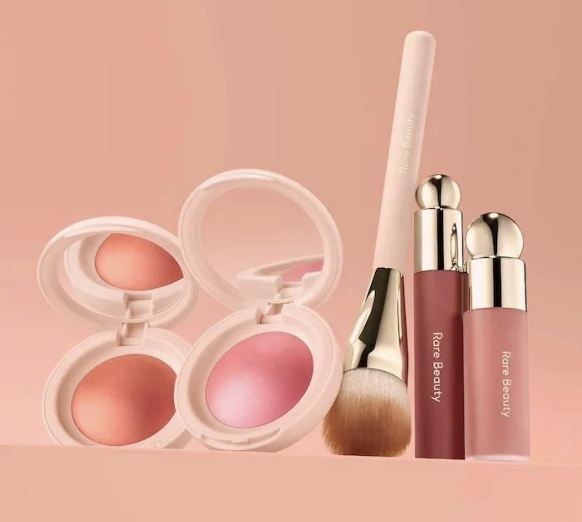 Rare Beauty- Rubor luminoso en polvo JOY